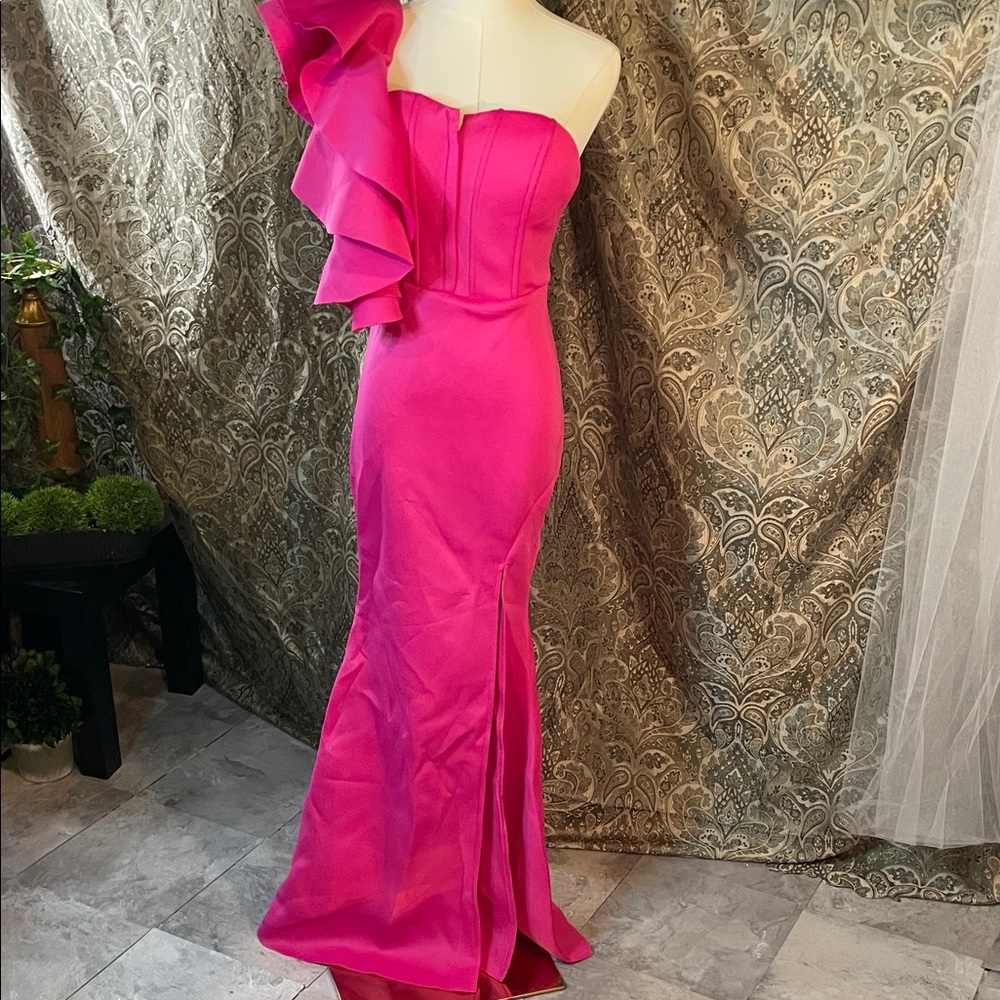 Elegant Pink One-Shoulder Evening Gown size small